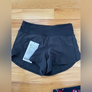 LULULEMON SPEED UP MR SHORT 4’ SIZE 4 BLACK